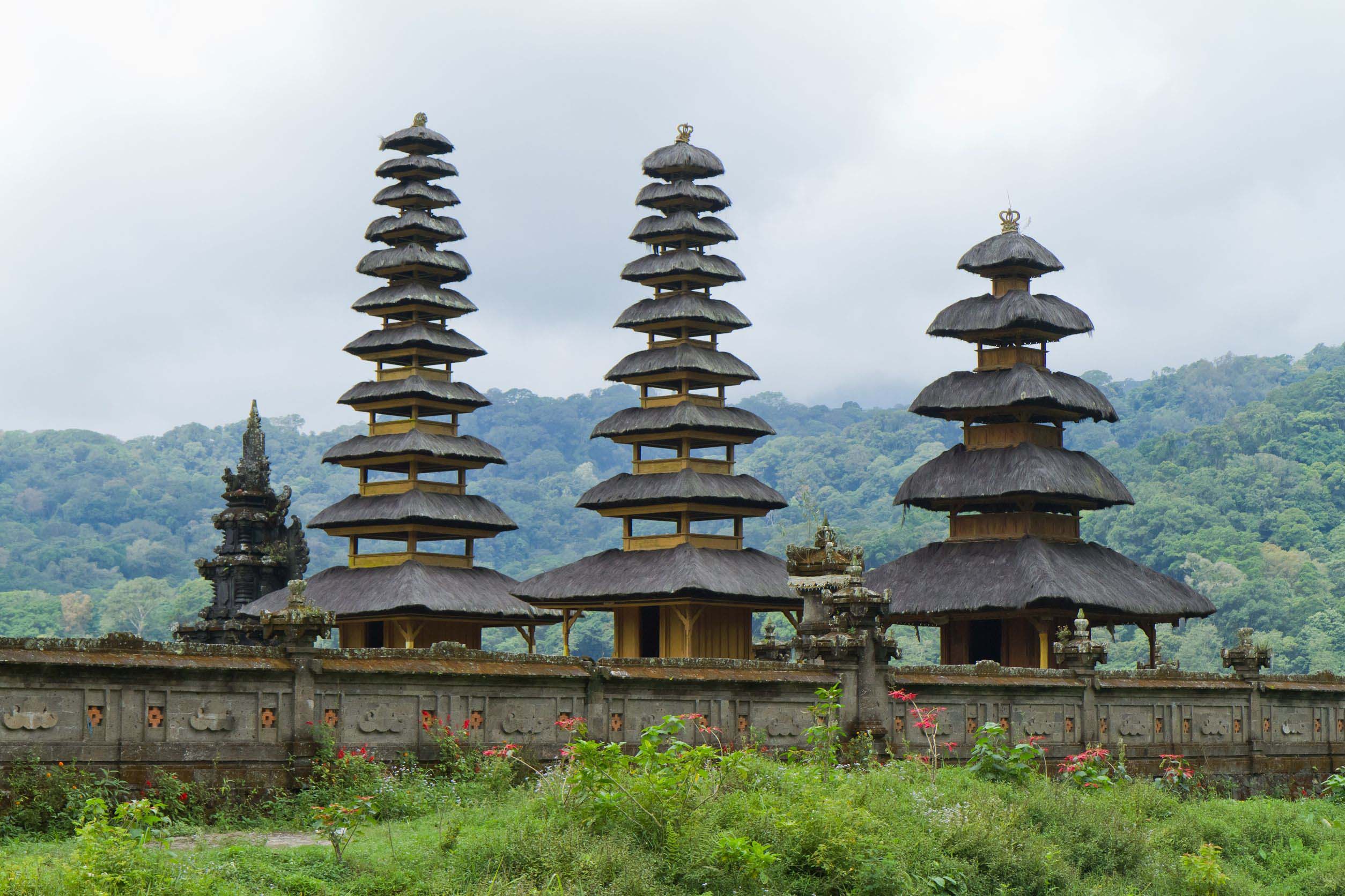 gubug temple dream wedding boutique singapore bridal bali pre wedding photoshoot and travel