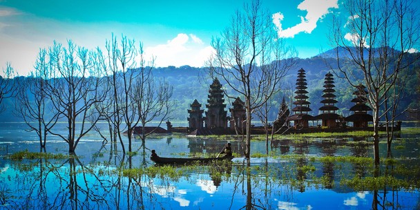 tamblingan lake dream wedding boutique singapore bridal bali pre wedding photoshoot and travel forest and temple